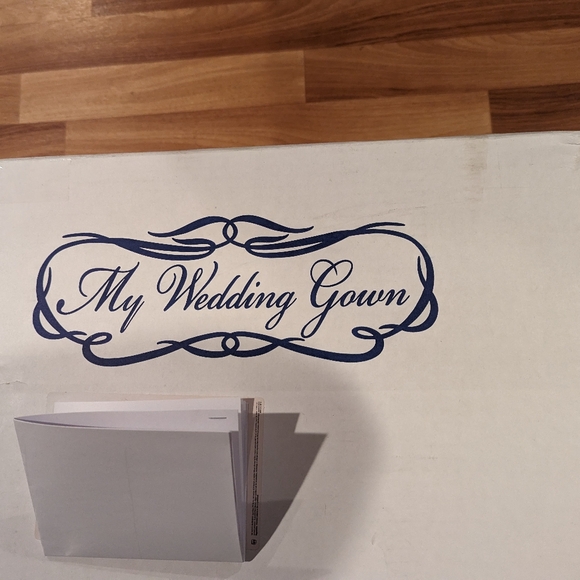 Bundle! Wedding gown WITH POCKETS and preservation box! - Picture 3 of 7